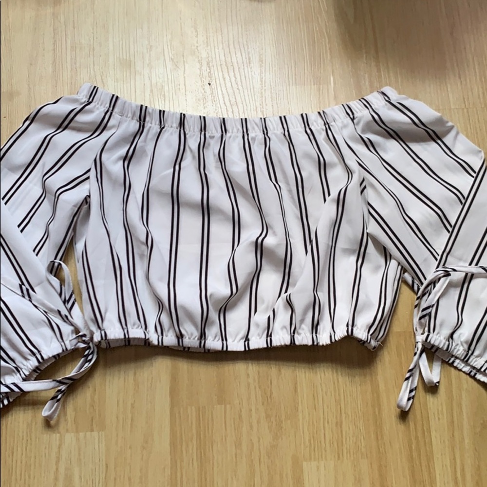 BRAND NEW! Stripped off the shoulder crop top!